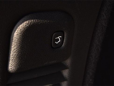 Used 2024 Dodge Durango GT image 27