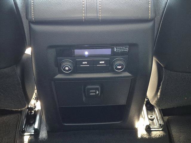 Used 2020 Chevrolet Traverse LT w/ Driver Confidence II Package FWD image 15