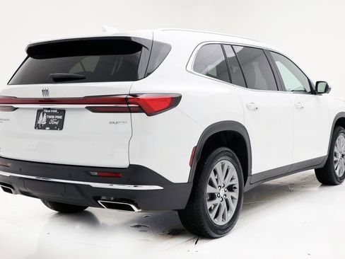 Used 2025 Buick Enclave Preferred image 9