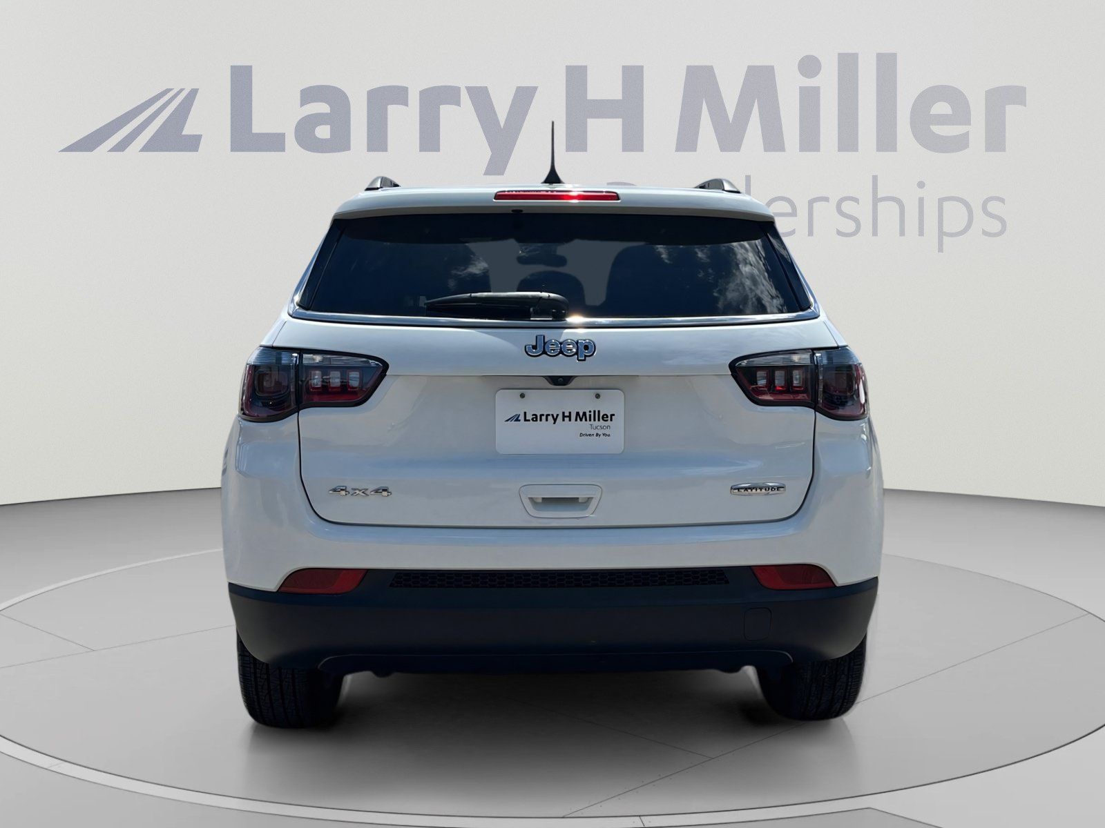 Used 2023 Jeep Compass Latitude AWD/4WD image 4