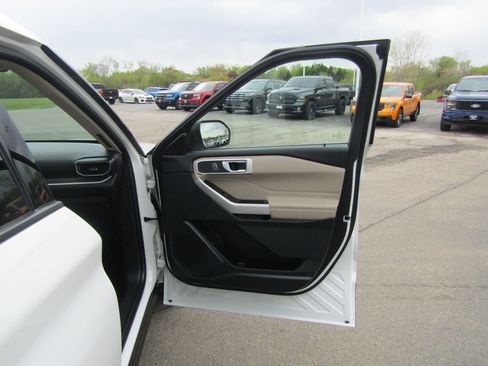 Used 2024 Ford Explorer XLT w/ Equipment Group 202A AWD/4WD image 38