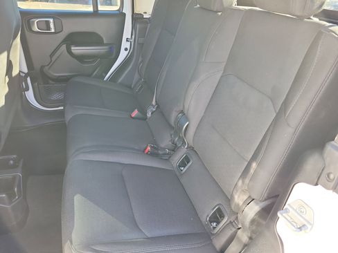 Used 2021 Jeep Gladiator Willys image 6