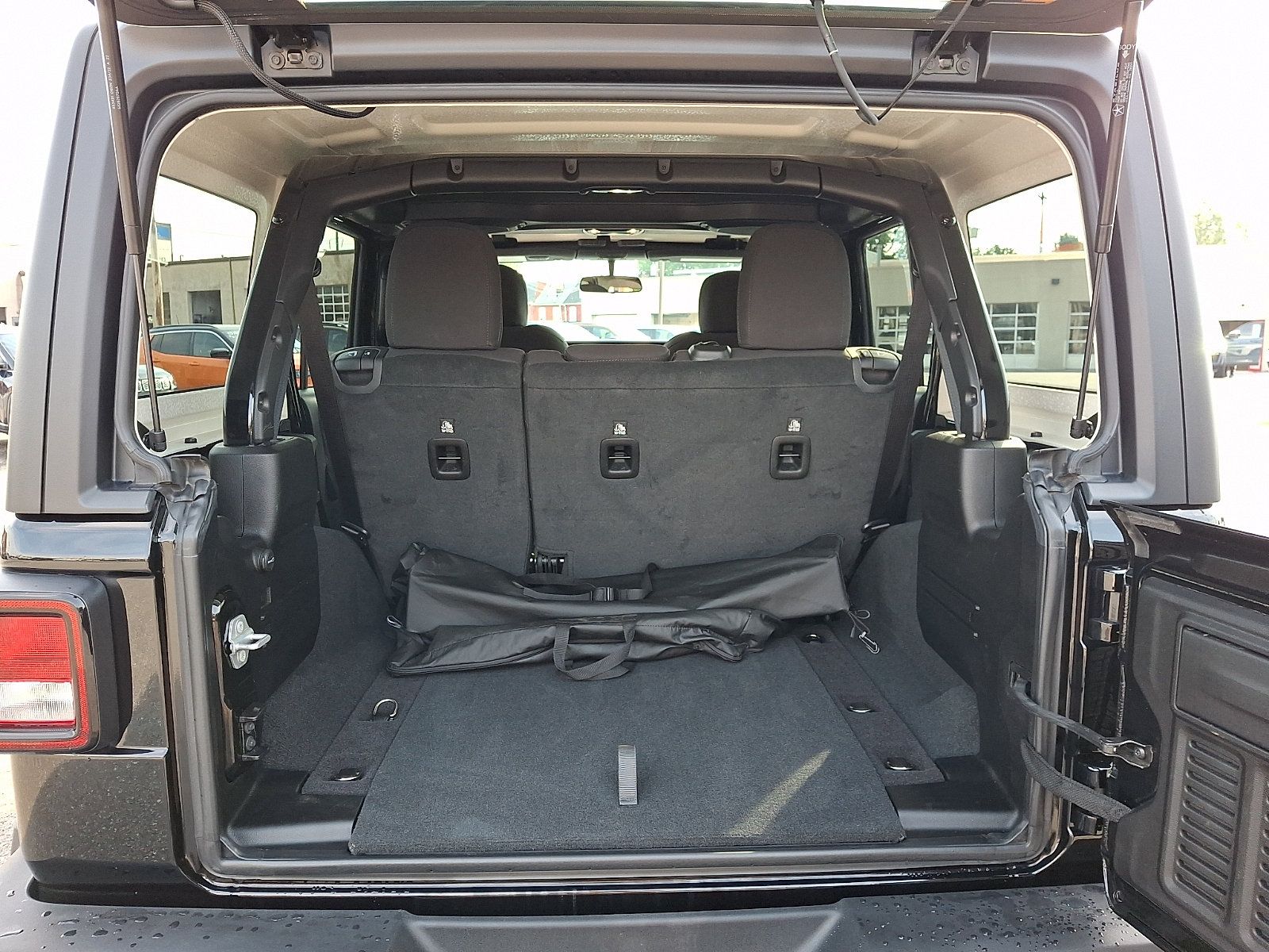 Used 2023 Jeep Wrangler Unlimited Sport AWD/4WD image 30