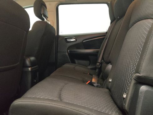 Used 2018 Dodge Journey SE w/ Connectivity Group FWD image 18