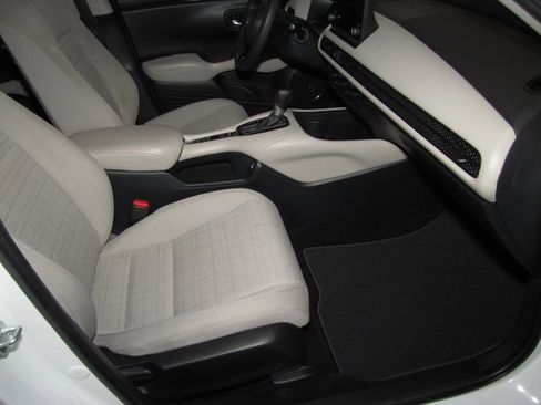 Certified 2023 Honda HR-V LX image 18