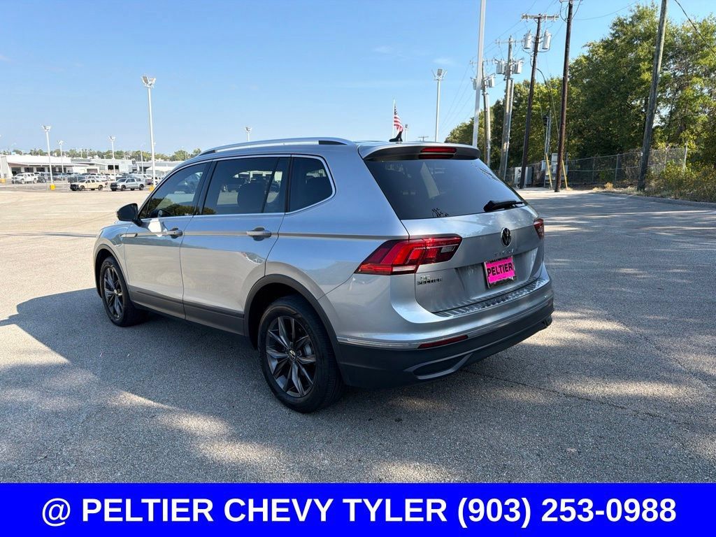 Used 2023 Volkswagen Tiguan SE w/ Panoramic Sunroof Package FWD image 8