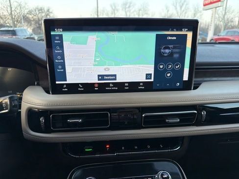 Used 2023 Lincoln Nautilus Reserve image 23