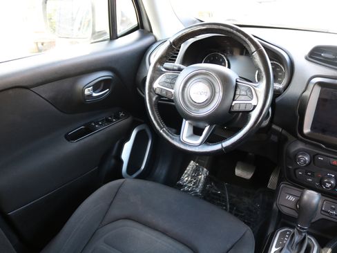 Used 2018 Jeep Renegade Latitude w/ UConnect 8.4 Nav Group image 35