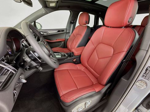 New 2026 Porsche Macan image 5