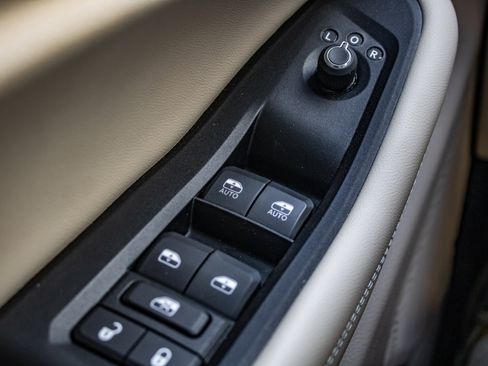 Used 2024 Jeep Grand Cherokee Limited image 35