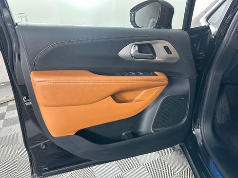 New 2026 Chrysler Pacifica Pinnacle image 15