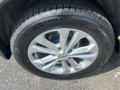 Used 2016 Nissan Rogue SV FWD image 23