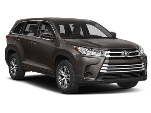 Used 2019 Toyota Highlander Plus FWD image 6