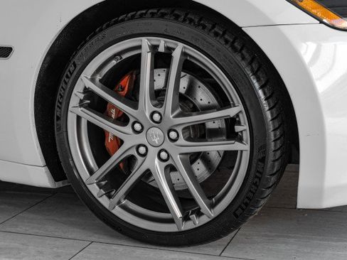 Used 2014 Maserati GranTurismo Sport image 45