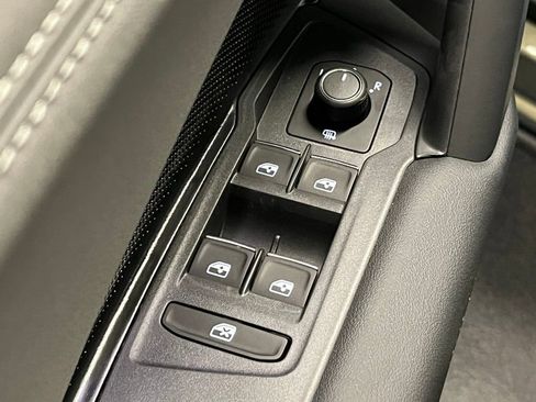 New 2026 Volkswagen Tiguan SE R-Line image 18