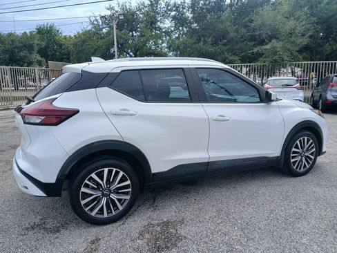 Used 2022 Nissan Kicks SV FWD image 7