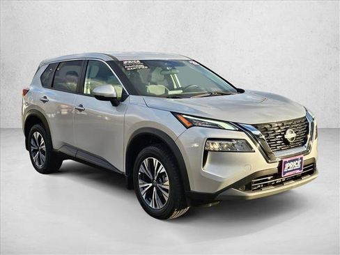 Used 2022 Nissan Rogue SV image 3