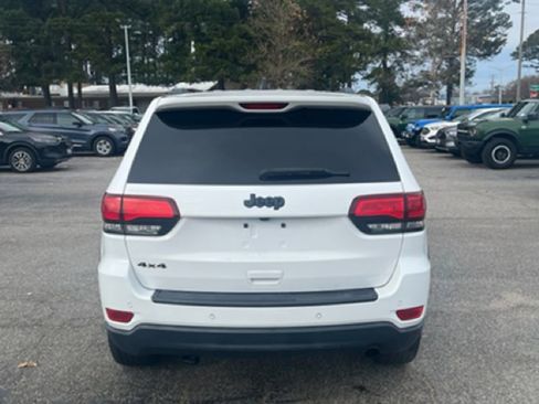 Used 2018 Jeep Grand Cherokee Laredo image 6