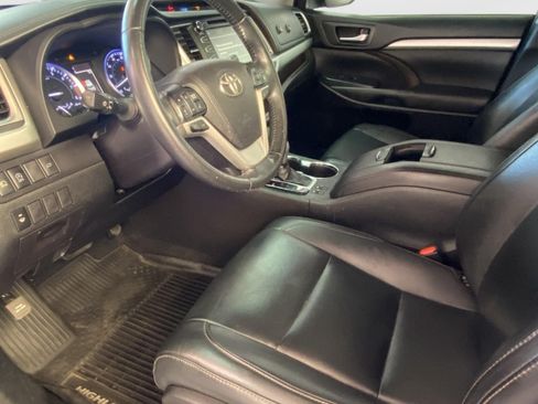 Used 2019 Toyota Highlander XLE AWD/4WD image 22