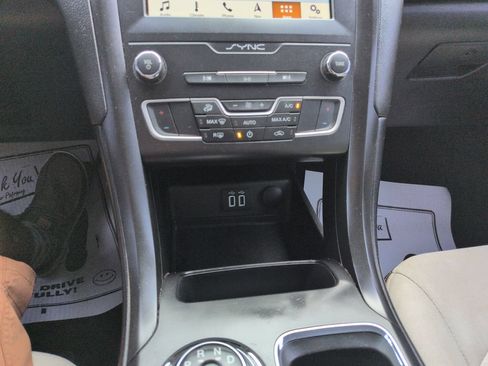 Used 2019 Ford Fusion SE w/ Equipment Group 151A FWD image 18