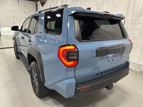 Used 2025 Toyota 4Runner SR5 AWD/4WD image 5