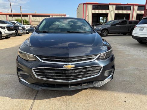 Used 2017 Chevrolet Malibu LT w/ Leather Package image 2