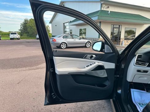 Used 2019 BMW X5 xDrive50i w/ M Sport Package AWD/4WD image 11