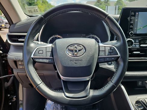 Used 2022 Toyota Highlander XLE image 22