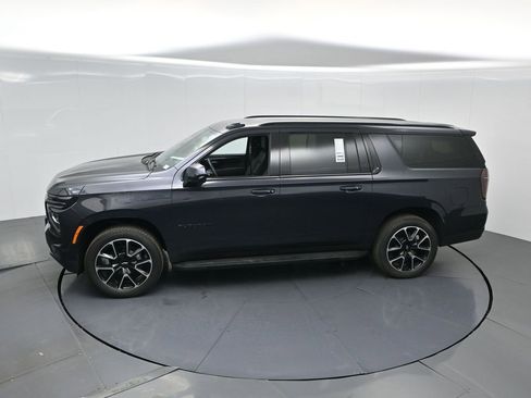 Used 2025 Chevrolet Suburban RST image 36
