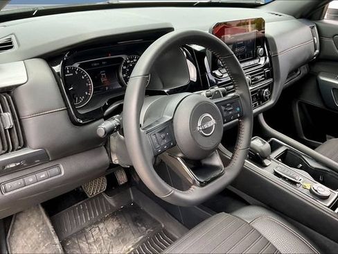 Used 2025 Nissan Pathfinder Rock Creek AWD/4WD image 17