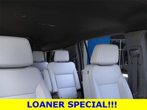 New 2025 Chevrolet Suburban Premier image 24