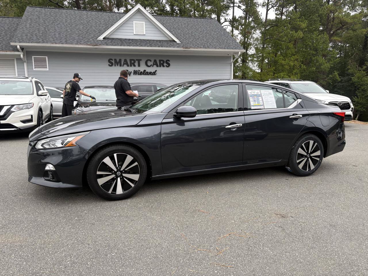 Used 2020 Nissan Altima 2.5 SL FWD image 2