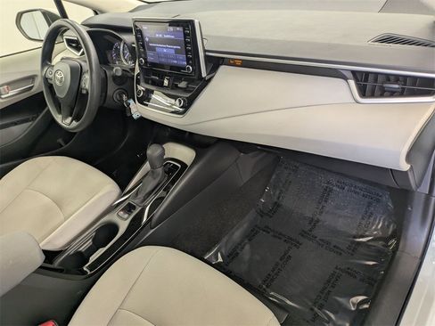 Used 2021 Toyota Corolla LE image 30