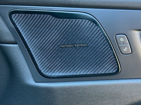 Certified 2023 Volvo XC60 T8 Plus w/ Protection Package Premier image 20