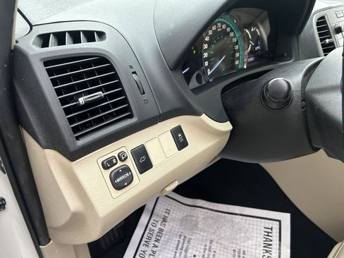 Used 2015 Toyota Venza XLE image 8