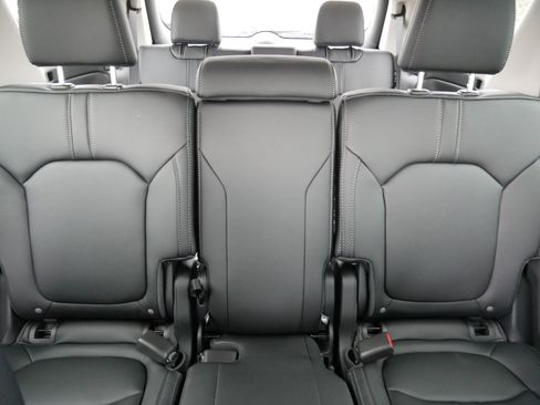 New 2026 Honda Pilot Touring image 13