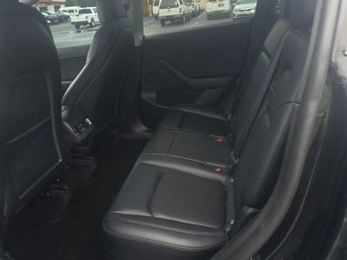 Used 2022 Tesla Model Y Long Range AWD/4WD image 6