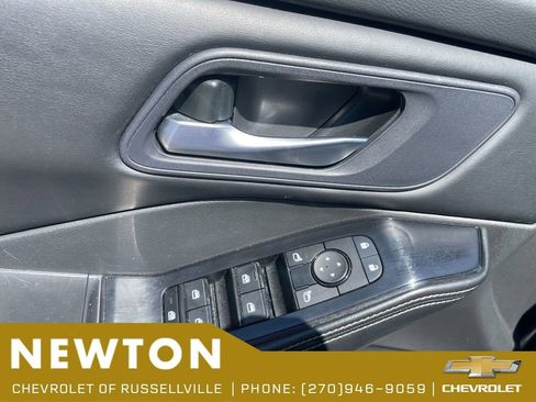 Used 2024 Nissan Rogue SV AWD/4WD image 9