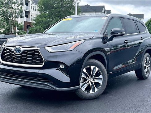Used 2022 Toyota Highlander XLE AWD/4WD image 1