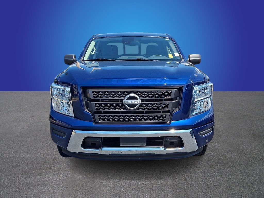 Used 2024 Nissan Titan SV w/ SV Convenience Package RWD image 2