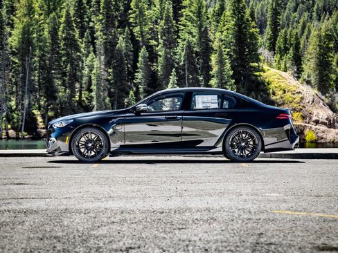 New 2026 BMW M5 w/ Carbon Package AWD/4WD image 4