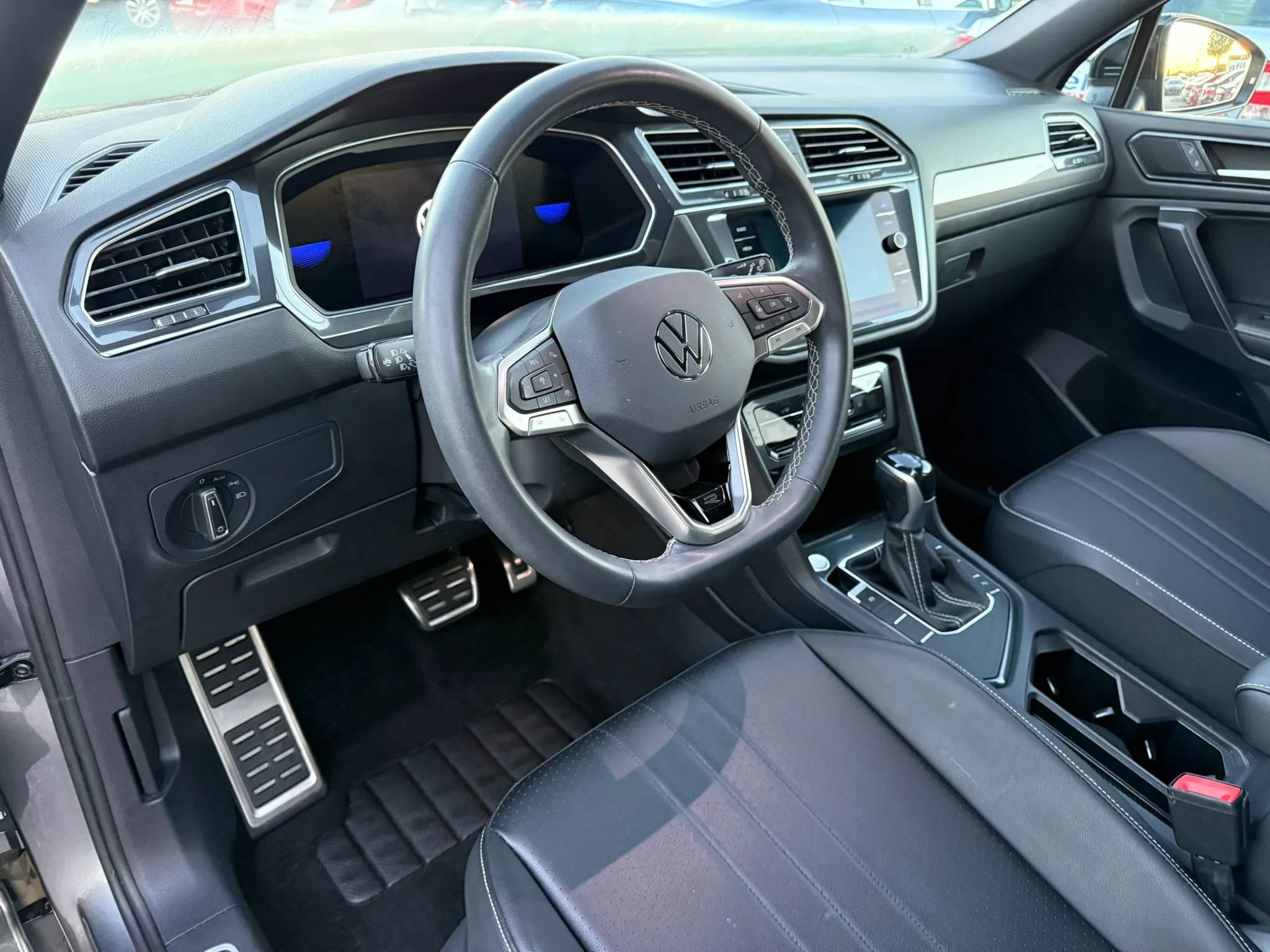 Used 2023 Volkswagen Tiguan SE R-Line FWD image 13