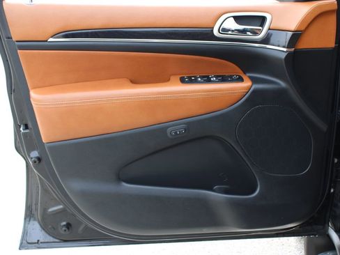 Used 2012 Jeep Grand Cherokee Overland Summit image 9