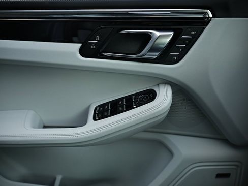 New 2026 Porsche Macan S image 21