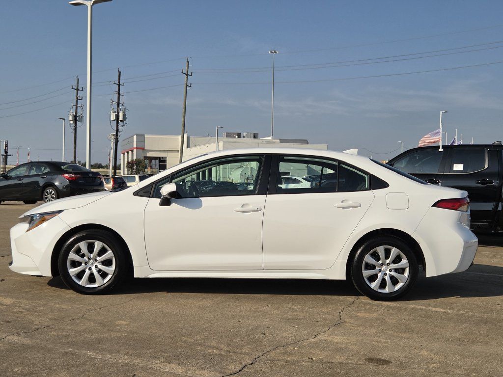 Used 2025 Toyota Corolla LE FWD image 6