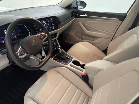 Used 2024 Volkswagen Jetta SE w/ Panoramic Sunroof Package image 11