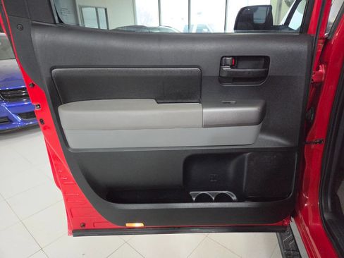 Used 2010 Toyota Tundra 4x4 CrewMax image 19