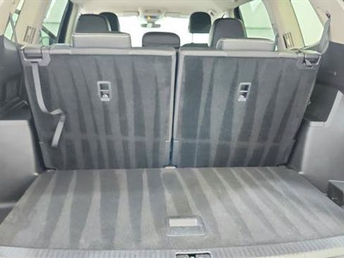 Used 2025 Volkswagen Atlas SE FWD image 12