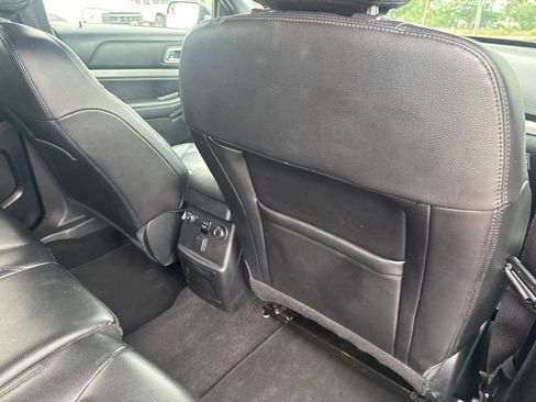 Used 2018 Ford Explorer XLT w/ Equipment Group 202A AWD/4WD image 40