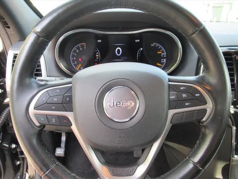 Used 2022 Jeep Grand Cherokee Laredo X image 20